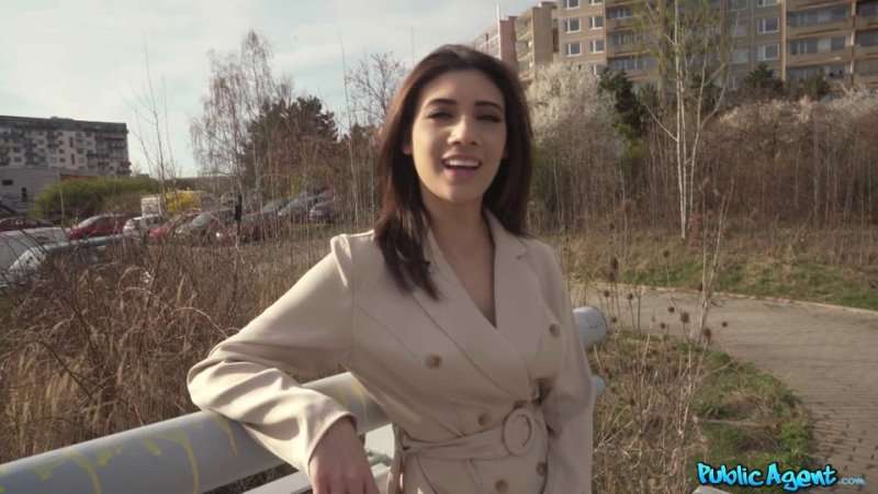Emily Pink Uang Kaget Italia